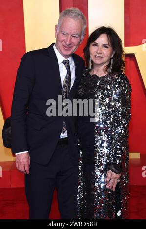 John McEnroe mit Ehefrau Patty Smyth bei der Vanity Fair Oscar Party 2024 anlässlich der 96. Oscar-Verleihung im Wallis Annenberg Center for the Performing Arts. Beverly Hills, 10.03.2024 *** John McEnroe mit Frau Patty Smyth bei der Vanity Fair Oscar Party 2024 anlässlich der 96. Academy Awards im Wallis Annenberg Center for the Performing Arts Beverly Hills, 10 03 2024 Foto:XJ.xBlocx/xFuturexImagex Vanity fair 1572 Stockfoto