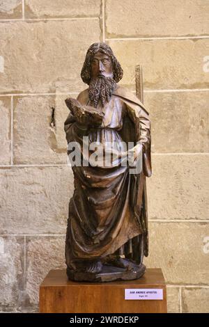 Aus dem 15. Jahrhundert geschnitzte Holzstatue Andrew der Apostel römisch-katholische Kirche Kolegiat San Miguel Aguilar de Campoo Palencia Kastilien und Leon Spanien Stockfoto