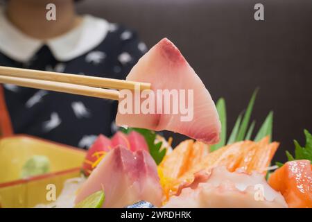 Japanischen sashimi auf Boot Platte Gesetzt Stockfoto
