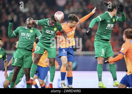 Der Shandong Taishan Football Club 0-0 zog den Beijing Guoan Football Club in der zweiten Runde der Chinesischen Super League (CSL) 2024 in Jinan City, Ost-Chi Stockfoto
