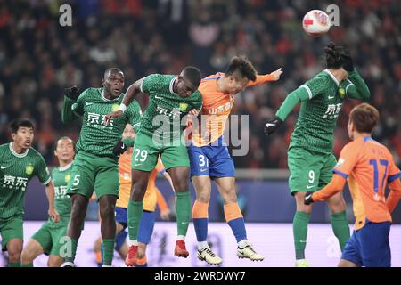 Der Shandong Taishan Football Club 0-0 zog den Beijing Guoan Football Club in der zweiten Runde der Chinesischen Super League (CSL) 2024 in Jinan City, Ost-Chi Stockfoto