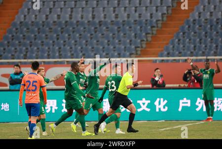 Der Shandong Taishan Football Club 0-0 zog den Beijing Guoan Football Club in der zweiten Runde der Chinesischen Super League (CSL) 2024 in Jinan City, Ost-Chi Stockfoto