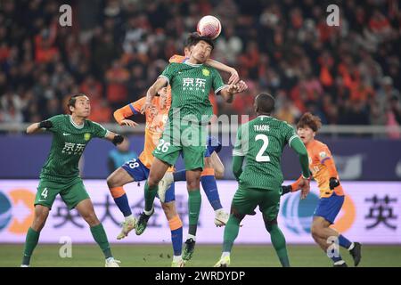 Der Shandong Taishan Football Club 0-0 zog den Beijing Guoan Football Club in der zweiten Runde der Chinesischen Super League (CSL) 2024 in Jinan City, Ost-Chi Stockfoto