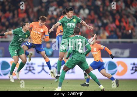 Der Shandong Taishan Football Club 0-0 zog den Beijing Guoan Football Club in der zweiten Runde der Chinesischen Super League (CSL) 2024 in Jinan City, Ost-Chi Stockfoto