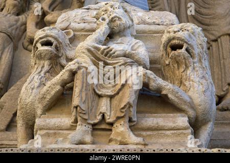 Romanische Skulptur auf dem Westportal der Kirche St. Trophime, - Cathédrale Saint-Trophime d'Arles - Arles Frankreich Stockfoto