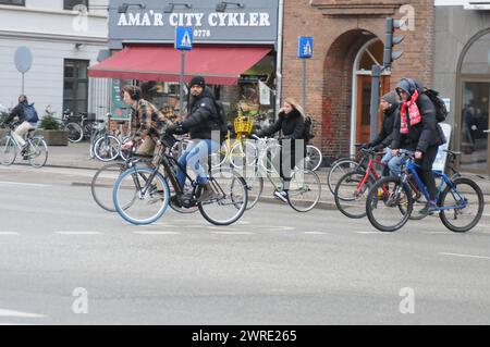 Kopenhagen, Dänemark /12 Mach 2024/.Fahrradweg für Radfahrer in Dan ish Hauptstadt Kopenhagen. (Photo.Francis Joseph Dean/Dean Pictures) Stockfoto