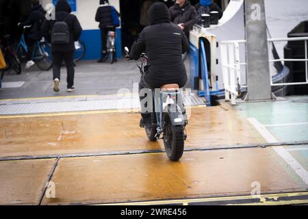 AMSTERDAM - Fatbike auf den Straßen. Vier Hersteller von FAT-Bikes haben ein Maßnahmenpaket vorgelegt, um die durch Elektrofahrräder verursachten Belästigungen zu bekämpfen. ANP JEROEN JUMELET niederlande Out - belgien Out Stockfoto