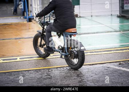 AMSTERDAM - Fatbike auf den Straßen. Vier Hersteller von FAT-Bikes haben ein Maßnahmenpaket vorgelegt, um die durch Elektrofahrräder verursachten Belästigungen zu bekämpfen. ANP JEROEN JUMELET niederlande Out - belgien Out Stockfoto