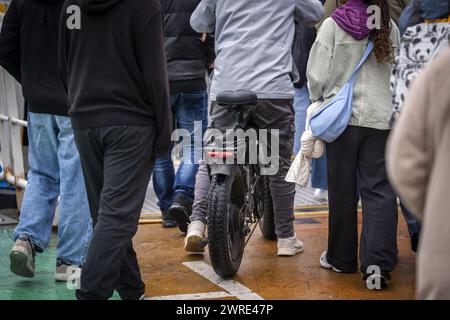 AMSTERDAM - Fatbike auf den Straßen. Vier Hersteller von FAT-Bikes haben ein Maßnahmenpaket vorgelegt, um die durch Elektrofahrräder verursachten Belästigungen zu bekämpfen. ANP JEROEN JUMELET niederlande Out - belgien Out Stockfoto
