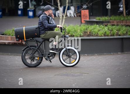 AMSTERDAM - Fatbike auf den Straßen. Vier Hersteller von FAT-Bikes haben ein Maßnahmenpaket vorgelegt, um die durch Elektrofahrräder verursachten Belästigungen zu bekämpfen. ANP JEROEN JUMELET niederlande Out - belgien Out Stockfoto
