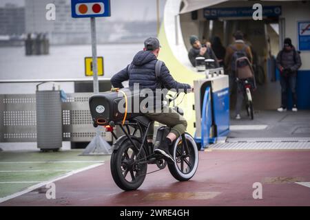AMSTERDAM - Fatbike auf den Straßen. Vier Hersteller von FAT-Bikes haben ein Maßnahmenpaket vorgelegt, um die durch Elektrofahrräder verursachten Belästigungen zu bekämpfen. ANP JEROEN JUMELET niederlande Out - belgien Out Stockfoto