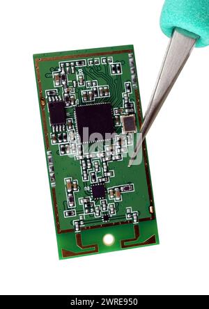 Elektronisches Hochfrequenzgerät für Telefone und Drohnen. Isoliertes Makro Stockfoto