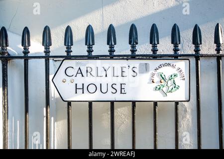 London, Januar 2024: Carlyle’s House Museum in Chelsea West London. Ein National Trust House Museum in der Cheyne Row SW3 Stockfoto