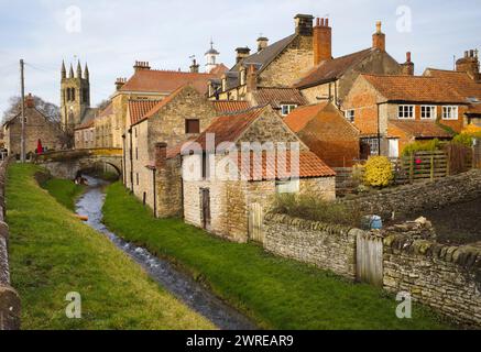 Der Fluss Borobeck in Castlegate, Helmsley, Yorkshire Stockfoto