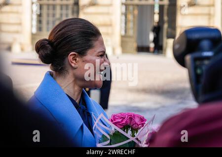 Stockholm, Konprinsessans namnsdag, Schweden, 12. März 2024. , Kronprisessan. Kronprinzessin Victoria, Prinzessin Estelle, Prinz Oscar und Prinz Daniel feiern Victorias Namenstag im Innenhof des Königspalastes in Stockholm, Schweden, Credit: Daniel Bengtsson/Alamy Live News Stockfoto