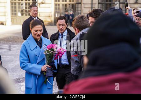 Stockholm, Konprinsessans namnsdag, Schweden, 12. März 2024. , Kronprisessan. Kronprinzessin Victoria, Prinzessin Estelle, Prinz Oscar und Prinz Daniel feiern Victorias Namenstag im Innenhof des Königspalastes in Stockholm, Schweden, Credit: Daniel Bengtsson/Alamy Live News Stockfoto