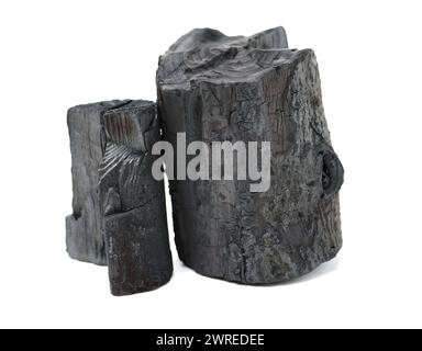 Natürliche Holzkohle, harte Holzkohle, isoliert auf weißem Hintergrund Stockfoto