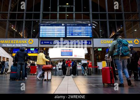 Frankfurt die Lokfuehrergewerkschaft GDL Gewerkschaft Deutscher Lokomotivführer. Hat zu einem weiter Streik im deutschen Bahnverkehr aufgerufen, 12.03.2024, Frankfurt am Main. Hauptbahnhof Frankfurt am Main, die Lokfuehrergewerkschaft GDL Gewerkschaft Deutscher Lokomotivführer. Hat zu einem weiter Streik im deutschen Bahnverkehr aufgerufen, 12.03.2024, Frankfurt am Main. *** Frankfurt der lokomotivführerverband GDL Gewerkschaft Deutscher Lokomotivführer hat zu einem weiteren Streik im deutschen Schienenverkehr aufgerufen, 12 03 2024, Frankfurt am Main Hauptbahnhof Frankfurt am Main, der Lokomotivführer Stockfoto