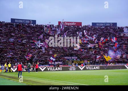 Bologna, Italien. März 2024. Fans des Bologna FC während des Spiels zwischen Bologna FC und FC Internazionale im Stadio Renato Dall’Ara am 9. März 2024 in Bologna, Italien Credit: Giuseppe Maffia/Alamy Live News Stockfoto