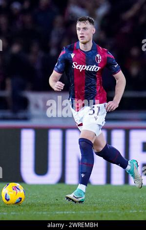 Bologna, Italien. März 2024. Sam Beukema von Bologna FC während des Spiels zwischen Bologna FC und FC Internazionale im Stadio Renato Dall’Ara am 9. März 2024 in Bologna, Italien Credit: Giuseppe Maffia/Alamy Live News Stockfoto