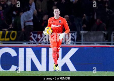 Bologna, Italien. März 2024. Lukasz Skorupski von Bologna FC während des Spiels zwischen Bologna FC und FC Internazionale im Stadio Renato Dall’Ara am 9. März 2024 in Bologna, Italien Credit: Giuseppe Maffia/Alamy Live News Stockfoto