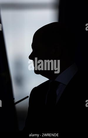 OLAF Scholz, Bundeskanzler, und Ferdinand Marcos Jr. nicht im Bild, StaatsprâˆöÂßsident der Republik der Philippinen, aufgenommen im Rahmen eines gemeinsamen Treffens in Berlin, 12.03.2024. Berlin Deutschland *** Olaf Scholz, Bundeskanzler, und Ferdinand Marcos jr. Nicht abgebildet, Präsident der Republik Philippinen, aufgenommen während einer gemeinsamen Sitzung in Berlin, 12 03 2024 Berlin Deutschland Copyright: xJulianexSonntagxphotothek.dex Stockfoto