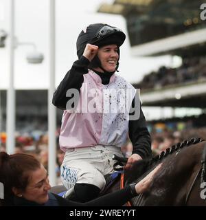 Sladse Steel mit Rachael Blackmore an Bord gewinnt am 14. März 2023 das Sky Bet Supreme Novices Hürdenrennen am Tag 1 des Cheltenham Festivals im Prestbury Park, Cheltenham, Großbritannien. Foto von Ken Sparks. Nur redaktionelle Verwendung, Lizenz für kommerzielle Nutzung erforderlich. Keine Verwendung bei Wetten, Spielen oder Publikationen eines einzelnen Clubs/einer Liga/eines Spielers. Quelle: UK Sports Pics Ltd/Alamy Live News Stockfoto