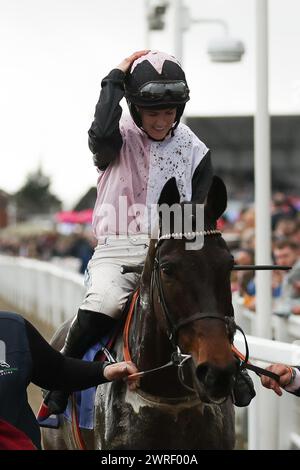 Sladse Steel mit Rachael Blackmore an Bord gewinnt am 14. März 2023 das Sky Bet Supreme Novices Hürdenrennen am Tag 1 des Cheltenham Festivals im Prestbury Park, Cheltenham, Großbritannien. Foto von Ken Sparks. Nur redaktionelle Verwendung, Lizenz für kommerzielle Nutzung erforderlich. Keine Verwendung bei Wetten, Spielen oder Publikationen eines einzelnen Clubs/einer Liga/eines Spielers. Quelle: UK Sports Pics Ltd/Alamy Live News Stockfoto