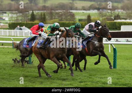 Sladse Steel mit Rachael Blackmore an Bord gewinnt am 14. März 2023 das Sky Bet Supreme Novices Hürdenrennen am Tag 1 des Cheltenham Festivals im Prestbury Park, Cheltenham, Großbritannien. Foto von Ken Sparks. Nur redaktionelle Verwendung, Lizenz für kommerzielle Nutzung erforderlich. Keine Verwendung bei Wetten, Spielen oder Publikationen eines einzelnen Clubs/einer Liga/eines Spielers. Quelle: UK Sports Pics Ltd/Alamy Live News Stockfoto