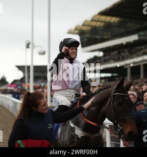 Sladse Steel mit Rachael Blackmore an Bord gewinnt am 14. März 2023 das Sky Bet Supreme Novices Hürdenrennen am Tag 1 des Cheltenham Festivals im Prestbury Park, Cheltenham, Großbritannien. Foto von Ken Sparks. Nur redaktionelle Verwendung, Lizenz für kommerzielle Nutzung erforderlich. Keine Verwendung bei Wetten, Spielen oder Publikationen eines einzelnen Clubs/einer Liga/eines Spielers. Quelle: UK Sports Pics Ltd/Alamy Live News Stockfoto