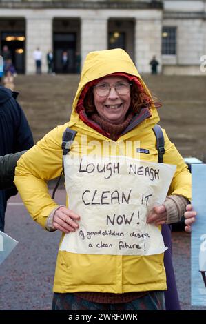 Belfast, Vereinigtes Königreich 12 03 2024 Demonstranten in Stomont Parliament Building Teil der Kampagne Save Lough Neagh Belfast Northern Ireland Credit: HeadlineX/Alamy Live News Stockfoto