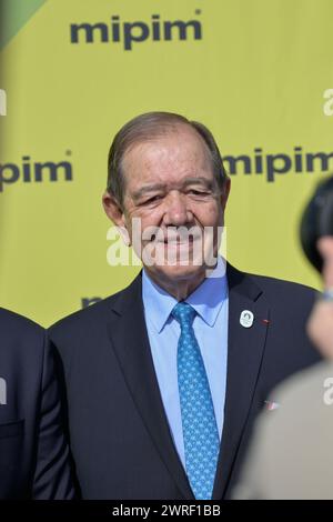 Cannes, Frankreich. März 2024. Patrick Ollier, Präsident der Grand Paris Organization, unterstützt die Einweihung des MIPIM in Cannes, Frankreich. DIE MIPIM in Cannes ist die größte jährliche internationale Ausstellung, die sich mit Immobilien und Investitionen in innovative und ökologische Architekturprojekte befasst. (Foto: Laurent Coust/SOPA Images/SIPA USA) Credit: SIPA USA/Alamy Live News Stockfoto