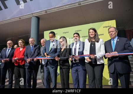 Cannes, Frankreich. März 2024. Guillaume Kasbarian (3 aus R), Minister für Wohnungsbau, eröffnet das MIPIM in Cannes, Frankreich. DIE MIPIM in Cannes ist die größte jährliche internationale Ausstellung, die sich mit Immobilien und Investitionen in innovative und ökologische Architekturprojekte befasst. (Foto: Laurent Coust/SOPA Images/SIPA USA) Credit: SIPA USA/Alamy Live News Stockfoto