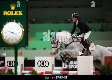 DenBosch, Niederlande - 8. März 2024. Scott Brash aus Großbritannien und Riding Hello Valentino tritt in der ersten 1,40-m-Geschwindigkeitsklasse beim 2024 D an Stockfoto