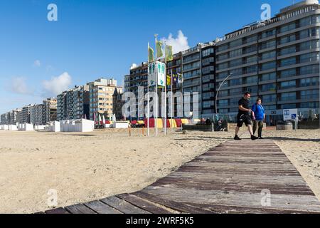 La ville cotiere de La Panne - Immobilier | Stadt an der belgischen Küste - de Panne - Immobilien Stockfoto