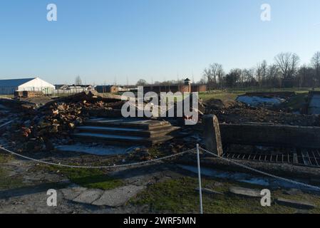 Überreste einer abgerissenen Gaskammer - Konzentrationslager Auschwitz-Berkenau, Polen. Stockfoto