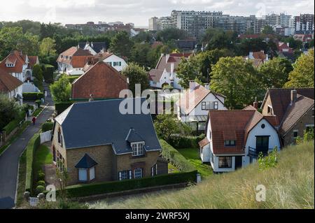 La ville cotiere de La Panne - Immobilier | Stadt an der belgischen Küste - de Panne - Immobilien Stockfoto