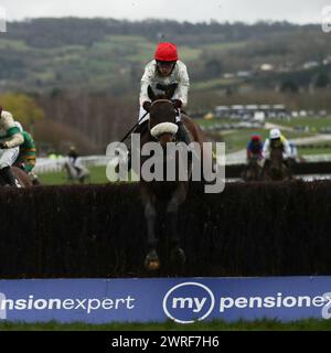 Chianti Classico mit David Bass an Bord gewinnt das Ultima Handicap Tureple Chase Rennen am 1. Tag des Cheltenham Festivals im Prestbury Park, Cheltenham, Großbritannien am 14. März 2023. Foto von Ken Sparks. Nur redaktionelle Verwendung, Lizenz für kommerzielle Nutzung erforderlich. Keine Verwendung bei Wetten, Spielen oder Publikationen eines einzelnen Clubs/einer Liga/eines Spielers. Quelle: UK Sports Pics Ltd/Alamy Live News Stockfoto