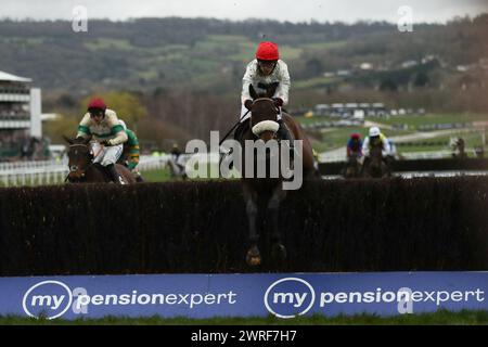 Chianti Classico mit David Bass an Bord gewinnt das Ultima Handicap Tureple Chase Rennen am 1. Tag des Cheltenham Festivals im Prestbury Park, Cheltenham, Großbritannien am 14. März 2023. Foto von Ken Sparks. Nur redaktionelle Verwendung, Lizenz für kommerzielle Nutzung erforderlich. Keine Verwendung bei Wetten, Spielen oder Publikationen eines einzelnen Clubs/einer Liga/eines Spielers. Quelle: UK Sports Pics Ltd/Alamy Live News Stockfoto