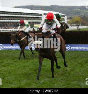 Chianti Classico mit David Bass an Bord gewinnt das Ultima Handicap Tureple Chase Rennen am 1. Tag des Cheltenham Festivals im Prestbury Park, Cheltenham, Großbritannien am 14. März 2023. Foto von Ken Sparks. Nur redaktionelle Verwendung, Lizenz für kommerzielle Nutzung erforderlich. Keine Verwendung bei Wetten, Spielen oder Publikationen eines einzelnen Clubs/einer Liga/eines Spielers. Quelle: UK Sports Pics Ltd/Alamy Live News Stockfoto