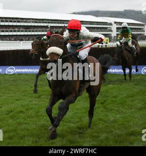 Chianti Classico mit David Bass an Bord gewinnt das Ultima Handicap Tureple Chase Rennen am 1. Tag des Cheltenham Festivals im Prestbury Park, Cheltenham, Großbritannien am 14. März 2023. Foto von Ken Sparks. Nur redaktionelle Verwendung, Lizenz für kommerzielle Nutzung erforderlich. Keine Verwendung bei Wetten, Spielen oder Publikationen eines einzelnen Clubs/einer Liga/eines Spielers. Quelle: UK Sports Pics Ltd/Alamy Live News Stockfoto