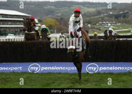 Chianti Classico mit David Bass an Bord gewinnt das Ultima Handicap Tureple Chase Rennen am 1. Tag des Cheltenham Festivals im Prestbury Park, Cheltenham, Großbritannien am 14. März 2023. Foto von Ken Sparks. Nur redaktionelle Verwendung, Lizenz für kommerzielle Nutzung erforderlich. Keine Verwendung bei Wetten, Spielen oder Publikationen eines einzelnen Clubs/einer Liga/eines Spielers. Quelle: UK Sports Pics Ltd/Alamy Live News Stockfoto