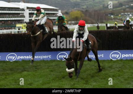 Chianti Classico mit David Bass an Bord gewinnt das Ultima Handicap Tureple Chase Rennen am 1. Tag des Cheltenham Festivals im Prestbury Park, Cheltenham, Großbritannien am 14. März 2023. Foto von Ken Sparks. Nur redaktionelle Verwendung, Lizenz für kommerzielle Nutzung erforderlich. Keine Verwendung bei Wetten, Spielen oder Publikationen eines einzelnen Clubs/einer Liga/eines Spielers. Quelle: UK Sports Pics Ltd/Alamy Live News Stockfoto