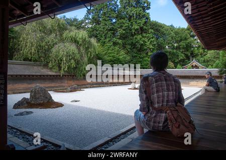 Der Ryoanji-Zen-Tempel ist Japans berühmtester Steingarten. UNESCO-Weltkulturerbe in Kyoto. Stockfoto