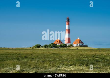 Leuchtturm von Westerhever an der Nordseeküste auf der Halbinsel Eiderstdt in Schleswig-Holstein *** Leuchtturm Westerhever an der Nordseeküste auf der Halbinsel Eiderstdt in Schleswig-Holstein Stockfoto