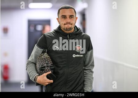 Oliver Norburn von Blackpool kommt vor dem Spiel Northampton Town gegen Blackpool in der Sky Bet League 1 am 12. März 2024 im Sixfields Stadium, Northampton, Großbritannien (Foto: Craig Thomas/News Images) in, am 12. März 2024. (Foto: Craig Thomas/News Images/SIPA USA) Credit: SIPA USA/Alamy Live News Stockfoto