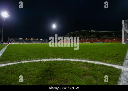 Eine allgemeine Ansicht des Rennplatzes während des Spiels der Sky Bet League 2 zwischen Wrexham und Harrogate Town im GlyndÅµr University Racecourse Stadium in Wrexham am Dienstag, den 12. März 2024. (Foto: Michael Driver | MI News) Credit: MI News & Sport /Alamy Live News Stockfoto