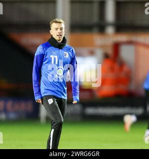 Walsall, Großbritannien. März 2024. Barrow's Elliot Newby wärmt sich während des Spiels der EFL Sky Bet League 2 zwischen Walsall und Barrow im Poundland Bescot Stadium in Walsall, England am 12. März 2024 auf. Foto von Stuart Leggett. Nur redaktionelle Verwendung, Lizenz für kommerzielle Nutzung erforderlich. Keine Verwendung bei Wetten, Spielen oder Publikationen eines einzelnen Clubs/einer Liga/eines Spielers. Quelle: UK Sports Pics Ltd/Alamy Live News Stockfoto