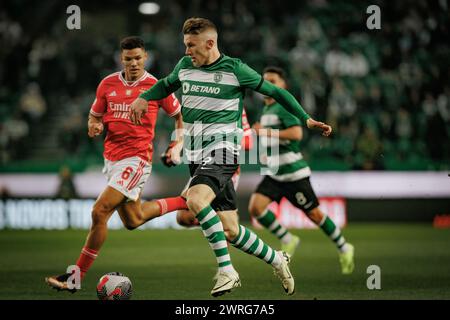 Alexander Bah, Viktor Gyokeres im Halbfinalspiel TACA de Portugal 23/24 zwischen Sporting CP und SL Benfica im Estadio Jose Alvalade, Lissabon, Po Stockfoto