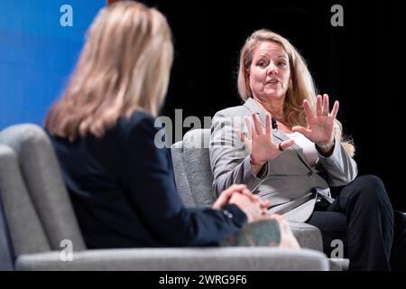 Gwynne Shotwell, President und Chief Operating Officer von SpaceX, spricht auf dem jährlichen McCain Institute Sedona Forum Stockfoto